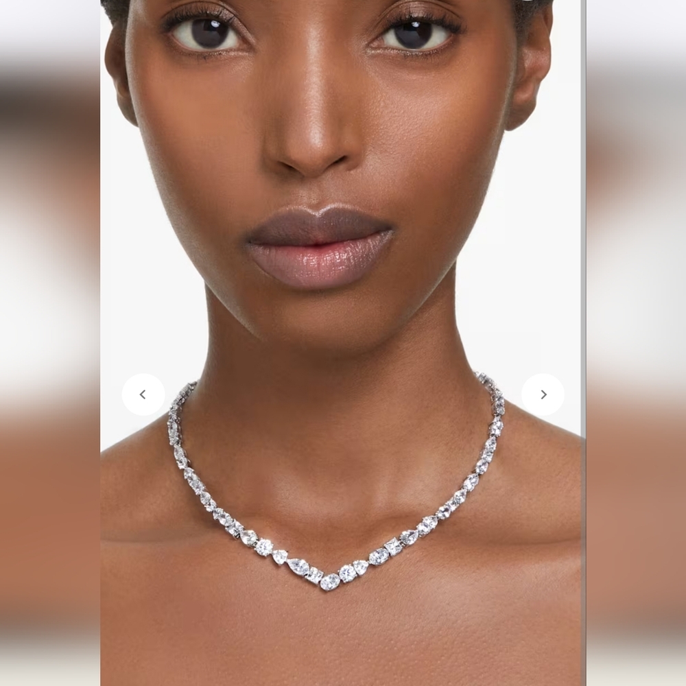 SALE❣️GORGEOUS SWAROVSKI MESMERA NECKLACE